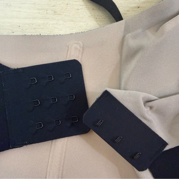 Honeylove CrossOver Wireless Bra in Black - Picture 11 of 11